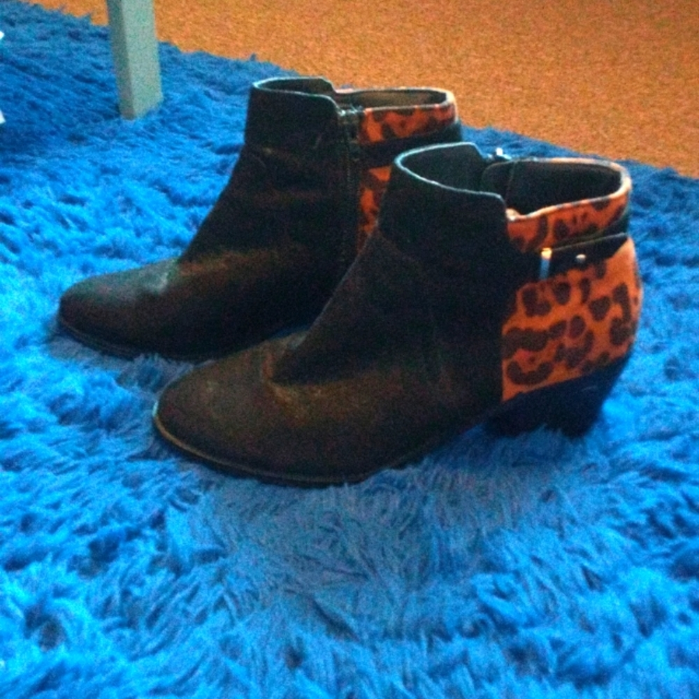 Women's sexy ankle boots. Leopard print accent, barely any wear or tear.